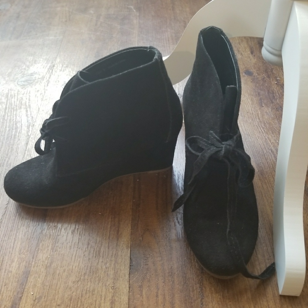 DV Black booties